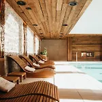 Lodji & Hotel 4*