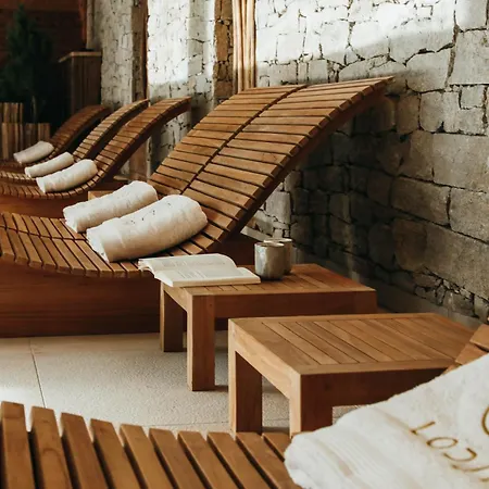 Lodji & Hotell